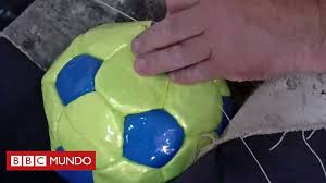 [VIDEO] Los desafíos económicos de una fábrica de pelotas artesanales en Belle Ville, una ciudad de Argentina