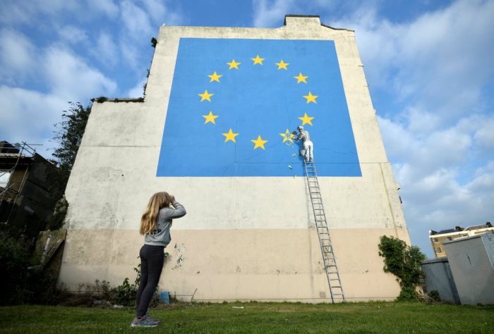 Tras meses de silencio, aparece un mural de Banksy sobre el Brexit en Inglaterra