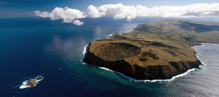 Pascuenses rechazan construcción de parque marino en Rapa Nui