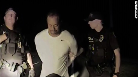 [VIDEO] Tiger Wood fue arrestado por posible conducción en estado de ebriedad