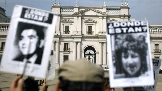 La Justicia chilena condena a más de un centenar de exagentes de la policía secreta de Pinochet
