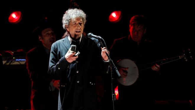 Las influencias que Bob Dylan menciona en el discurso que presentó justo a tiempo para no perder el dinero del Nobel de Literatura