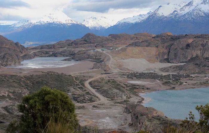 Aysén: dos trabajadores quedan atrapados en mina de oro por inundaciones