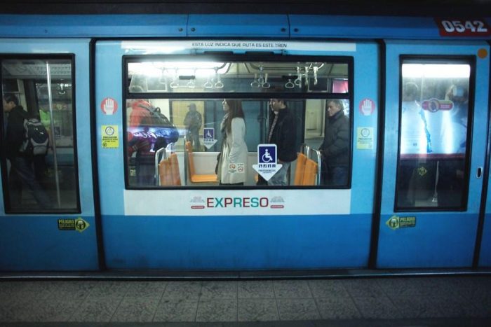Gobierno anuncia gratuidad en metro de Santiago durante las elecciones