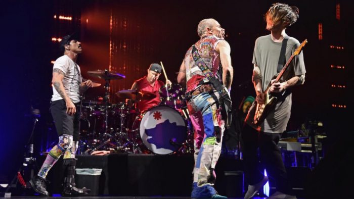 [VIDEO] El emotivo gesto de la banda Red Hot Chili Peppers: Cumple sueño de joven fan desahuciada