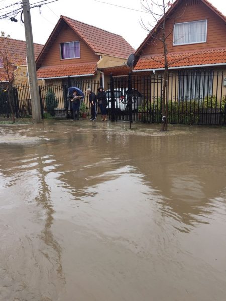 [FOTOS] Desborde de canal deja calles inundadas en Talca