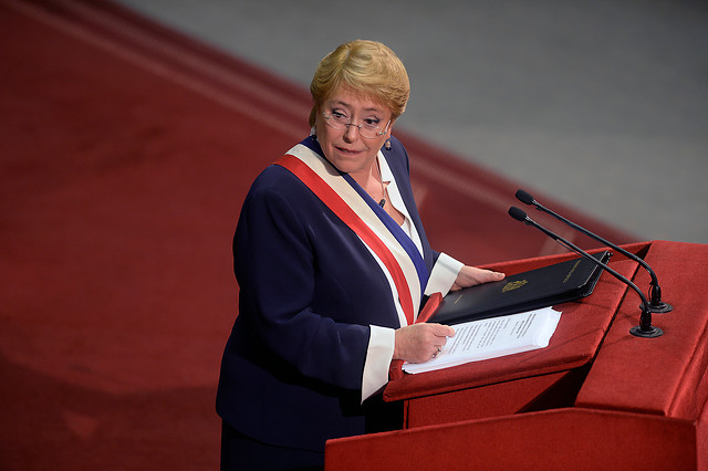 Bachelet: «Llegó el tiempo de separar definitivamente la política de los negocios»