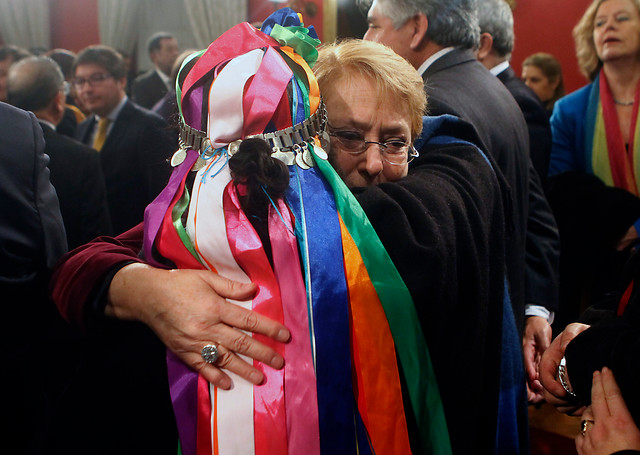 Bachelet a lo Aylwin: pide perdón por «errores y horrores» al anunciar Plan de La Araucanía