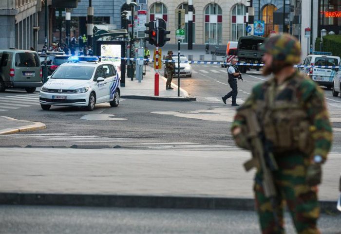 Policía belga abate a un hombre con explosivos en la Estación Central de Bruselas