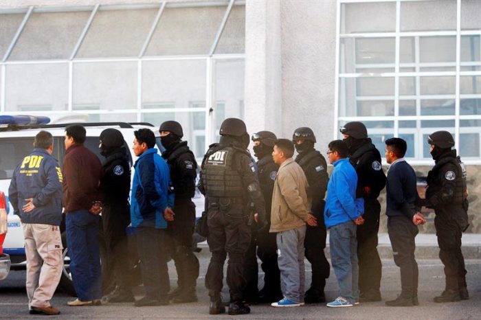 Retornan a Bolivia nueve funcionarios detenidos en Chile desde marzo