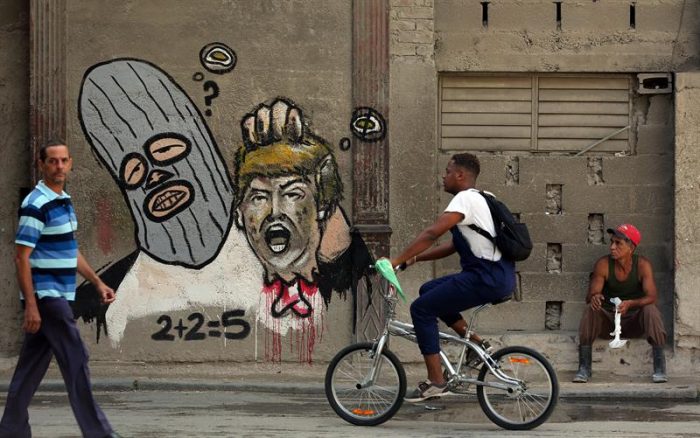 [VIDEO] El polémico grafiti de Trump decapitado que «ilustra» una transitada calle de La Habana