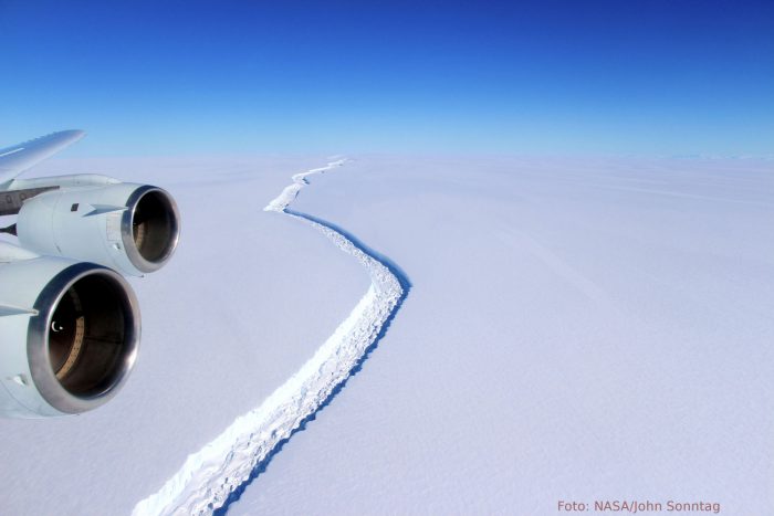 Greenpeace advierte  por «iceberg equivalente a un tercio de la Región Metropolitana» que está a punto de desprenderse