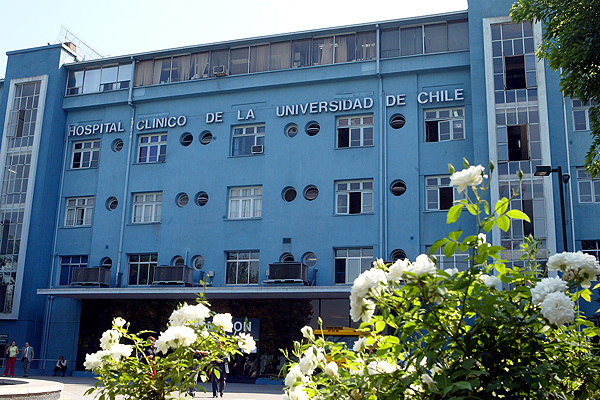 Una rara oportunidad de decir adiós: Hospital Clínico Universidad de Chile permite despedirse de víctimas de COVID-19