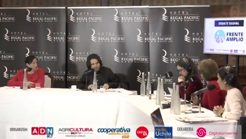 [VIDEO] El incómodo momento que hace pasar Alberto Mayol a Pilar Molina en el debate radial del Frente Amplio
