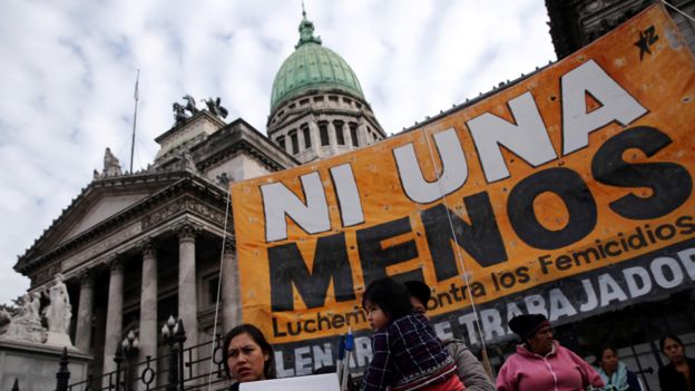 Casos de femicidios en Argentina bajan a 139 en primer semestre del año