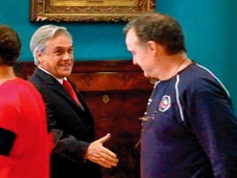 Mayol recuerda cuando Bielsa le negó el saludo a Piñera: «Queremos un país donde el Presidente no saque técnicos porque no le dieron la mano»