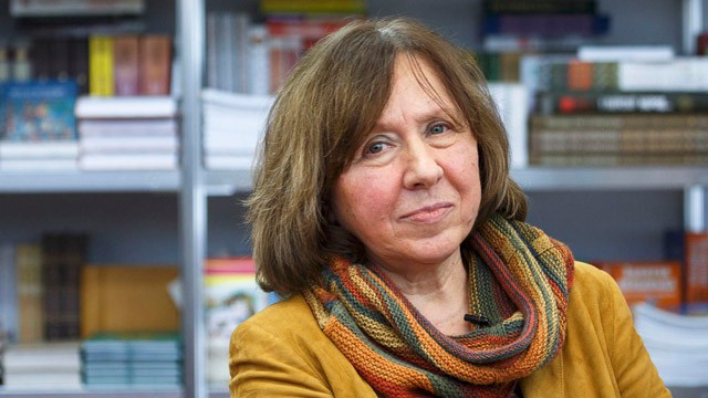 Svetlana Alexievich, ganadora del Premio Nobel, habla sobre su miedo del “Putin colectivo»