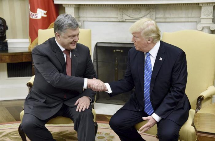 Trump recibe a Poroshenko y aumenta presión a Rusia por conflicto en Ucrania