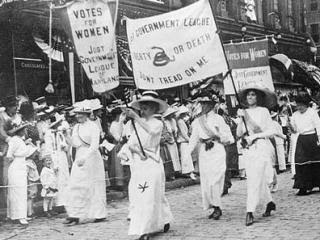 Mujeres power por el derecho a voto