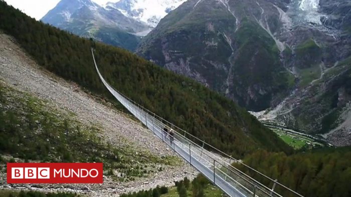 [VIDEO] Las espectaculares vistas del puente colgante para peatones más largo del mundo