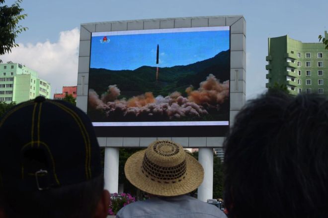 ¿Puede llegar a EE.UU.? ¿Y llevar cabezas nucleares? Las dudas que deja el misil balístico que Corea del Norte dice haber lanzado «con éxito»