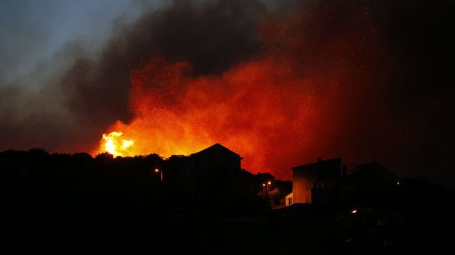 Evacúan a 10.000 personas en Francia por peligrosos incendios forestales