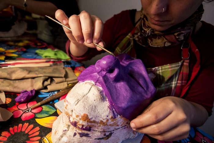 Exposición de máscaras escénicas de diversas tradiciones invita a explorar en torno al mestizaje