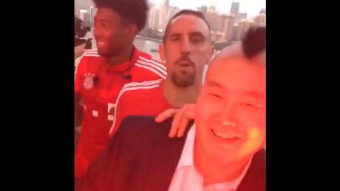 [VIDEO] La divertida broma de los jugadores del Bayern Munich a Arturo Vidal junto a su «doble chino»