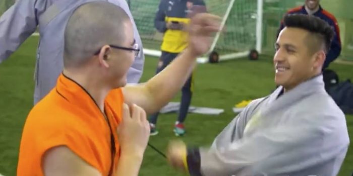 [VIDEO] Shaolin Soccer: Alexis Sánchez sorprende en lección de kung fu en el Arsenal