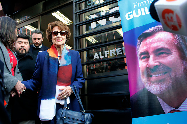 Ángela Jeria firma por candidatura de Guillier: «Va a profundizar las reformas que ha hecho la Presidenta Bachelet»