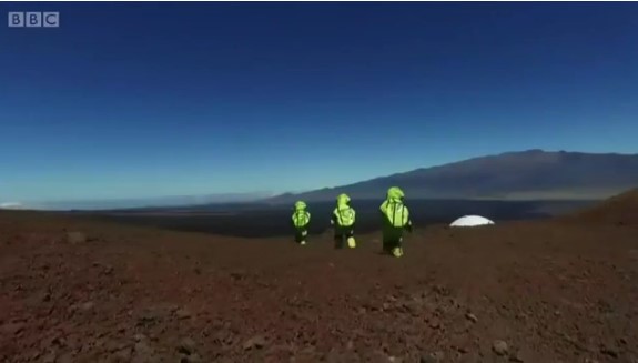 [VIDEO] Los científicos que se pasean por Hawái en traje espacial para llegar a Marte