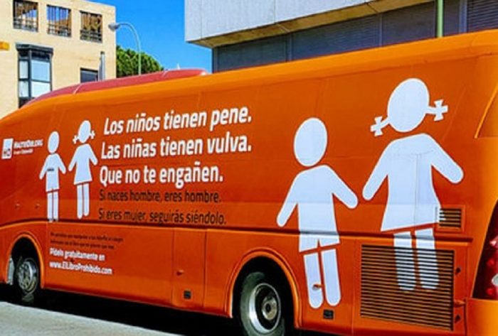 Movilh y Fundación Iguales rechazan arribo a Chile de la campaña homofóbica del «Bus de la Libertad»
