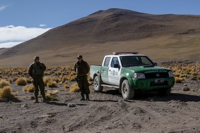 Detienen a dos carabineros en Bolivia