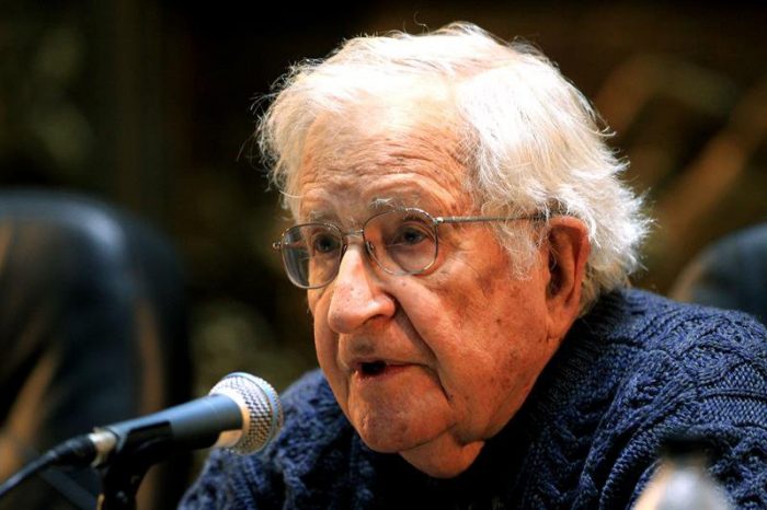 Chomsky: crisis de gobiernos de izquierda en A. Latina fue causada por la corrupción y la exportación de materias primas
