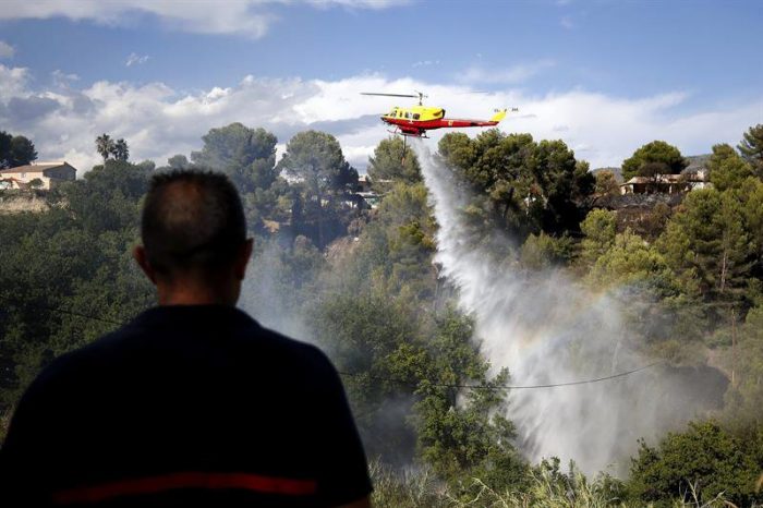 Arden 4 mil hectáreas en Francia, que pide ayuda aérea a países europeos