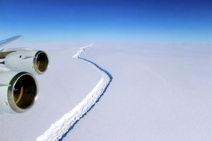 Cambio climático aceleró creación de gran iceberg en Antártida, según experta
