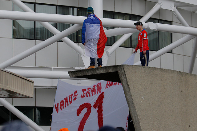La Roja regresa a Chile entre pancartas de apoyo a Marcelo Díaz