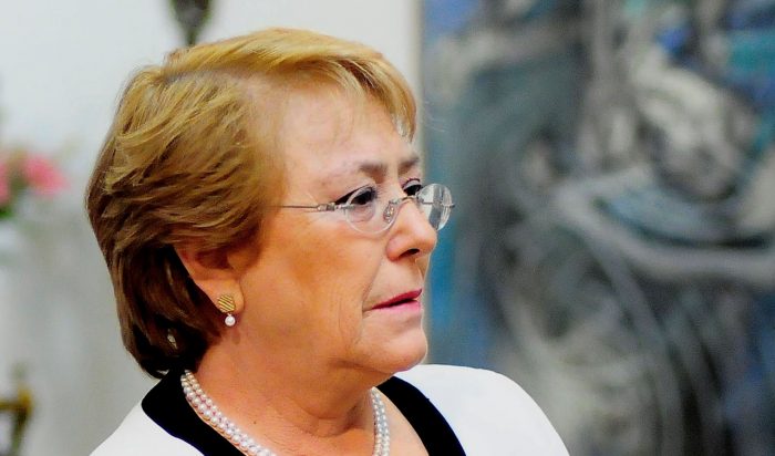 Bachelet siente la presión y califica de «caricatura» responsabilidad que se le atribuye a Javiera Blanco en crisis del Sename