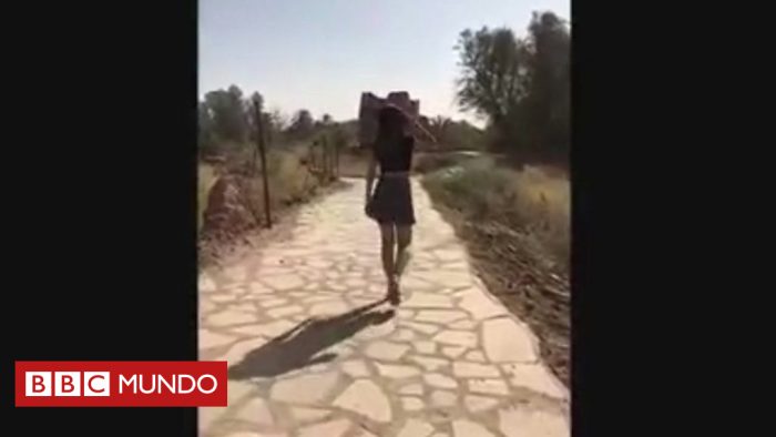 [VIDEO] La joven en minifalda que desafió a la policía religiosa de Arabia Saudita