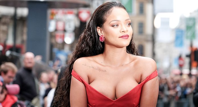 Rihanna deslumbra con escote ¿exagerado?