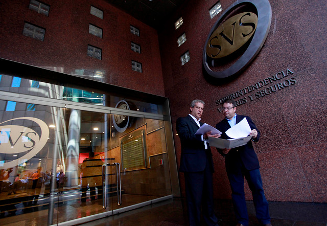 Indagan vínculo entre abogado ligado a SQM con diputados Rincón y Silber para operar contra Piñera