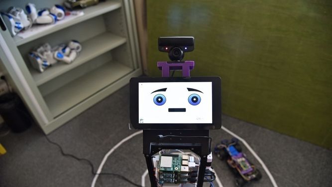 Crean un robot que detecta emociones mediante la interacción con personas