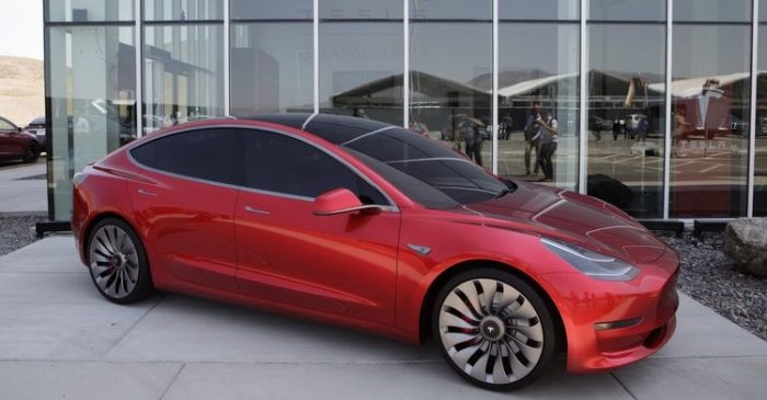 Las sorpresas que dejó la entrega de los primeros Tesla 3