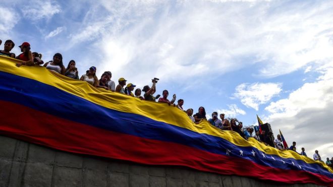 Posibles sanciones EE.UU. aumentan riesgo de default venezolano