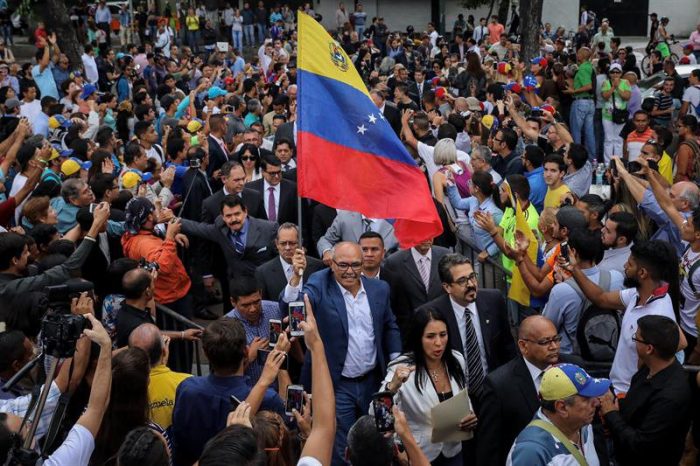 Detienen a otros dos magistrados venezolanos nombrados por el Parlamento