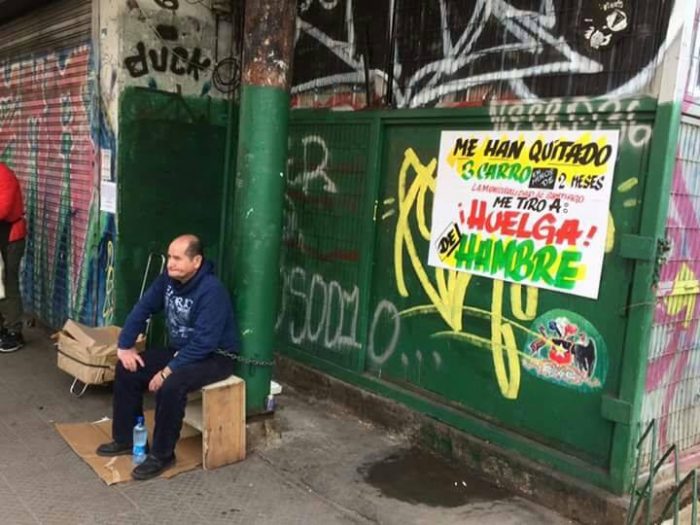 [VIDEO] #PlanComercioJusto de Alcalde de Santiago tiene a vendedor ambulante en huelga de hambre