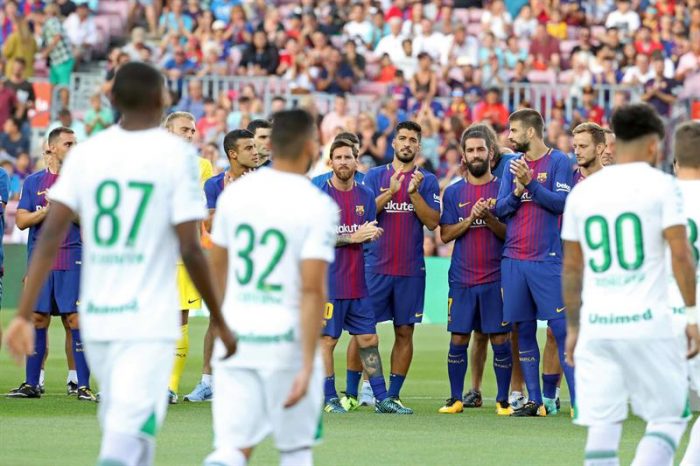 [VIDEO] La goleada y homenaje del Barcelona al Chapecoense en un emotivo encuentro en el Camp Nou