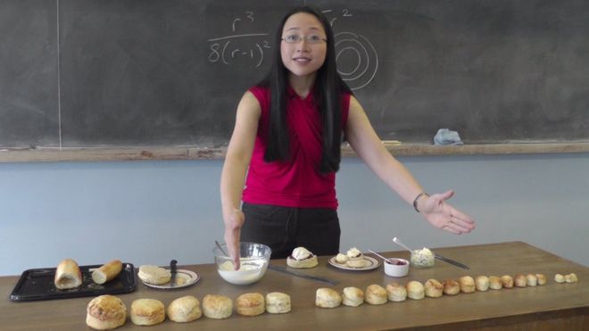 Eugenia Cheng, la matemática que usa simples recetas de cocina para enseñar conceptos matemáticos complejos