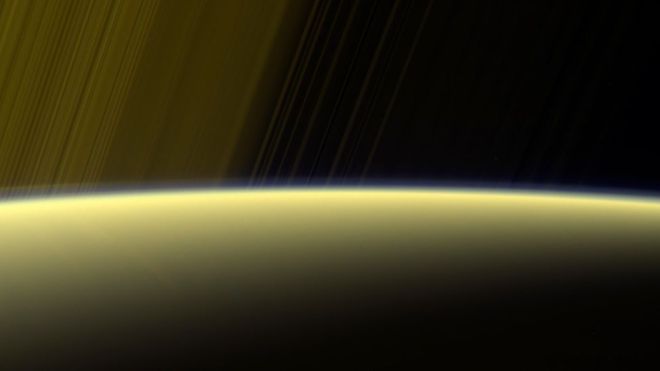 Cuánto dura un día en Saturno y otras preguntas que la sonda Cassini intentará responder en sus últimos 30 días