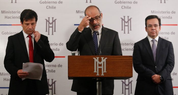 Equipo económico de Bachelet sale del Gobierno y Valdés se transforma en el segundo ministro de Hacienda que abandona la administración